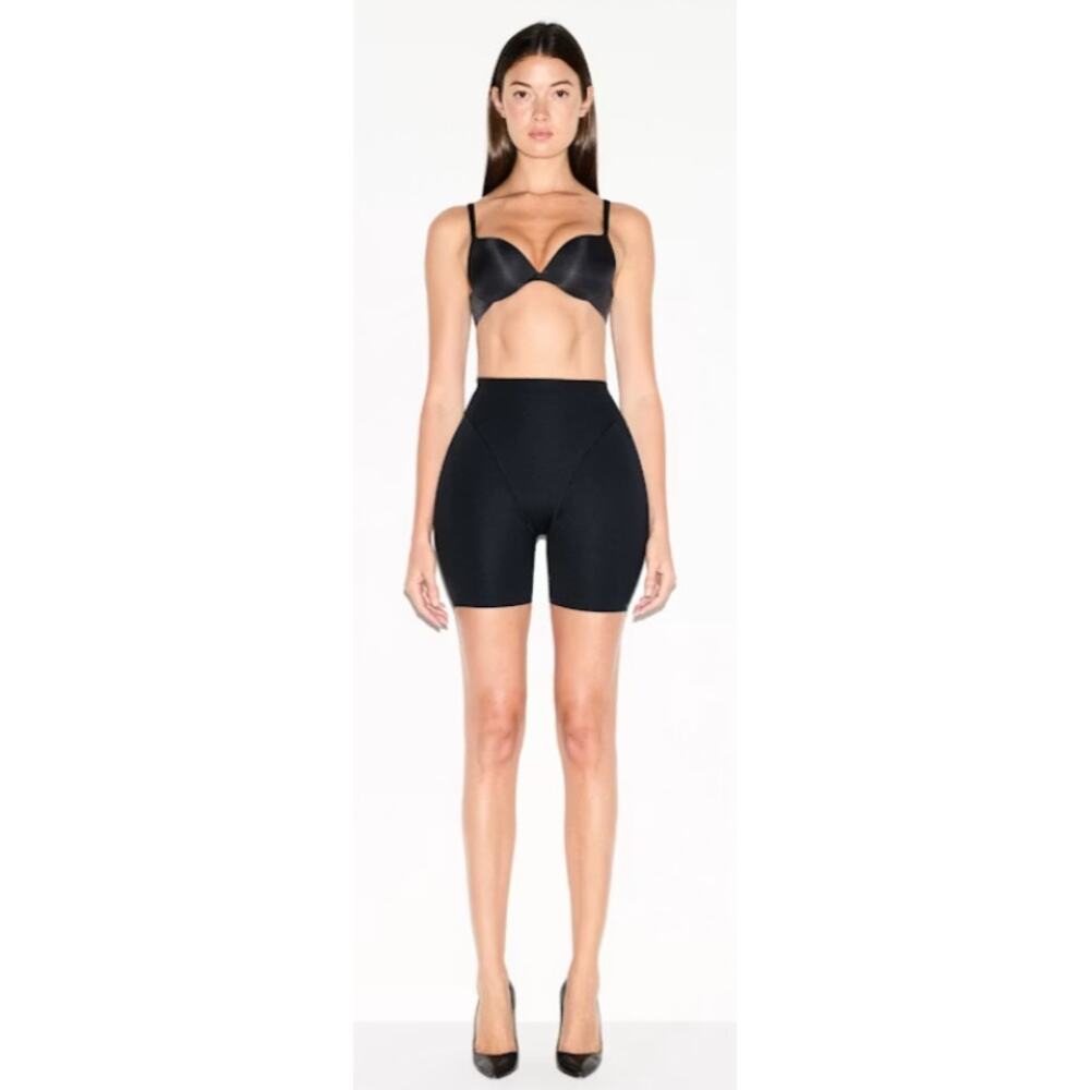 SKIMS BODY Butt and Hip Enhancing Mid Thigh Short - Onyx Size M NWT #1917 - Picture 4 of 8